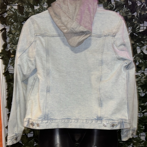 H&M Slim Fit Hooded Denim Jacket - Picture 3 of 4